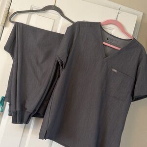 Figs Charcoal Scrub Ensemble